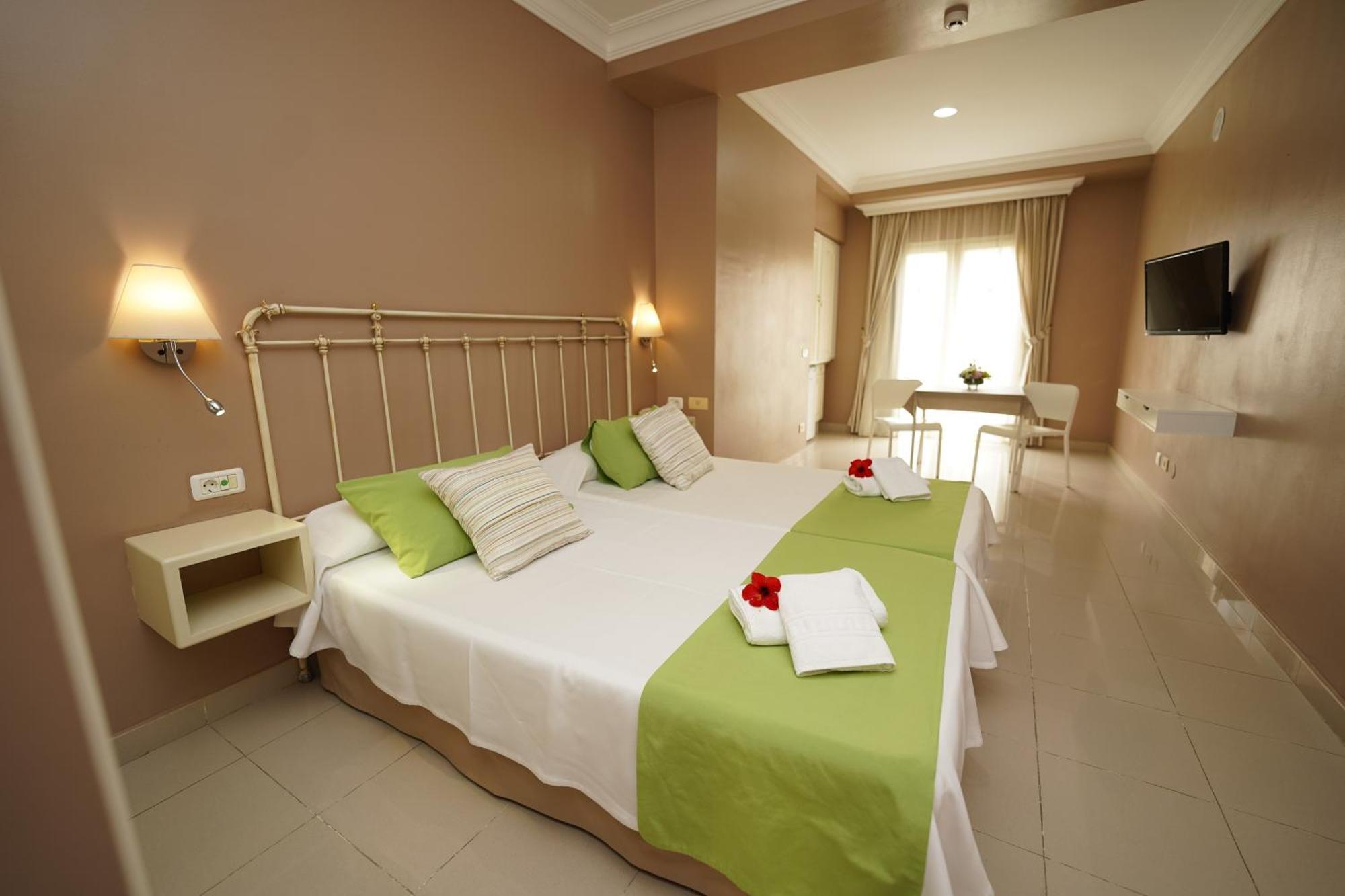 โรงแรมอาร์เอ็ฟ แอสโตเรีย - สำหรับผู้ใหญ่เท่านั้น ปูแอร์โตเดลาครูซ ภายนอก รูปภาพ