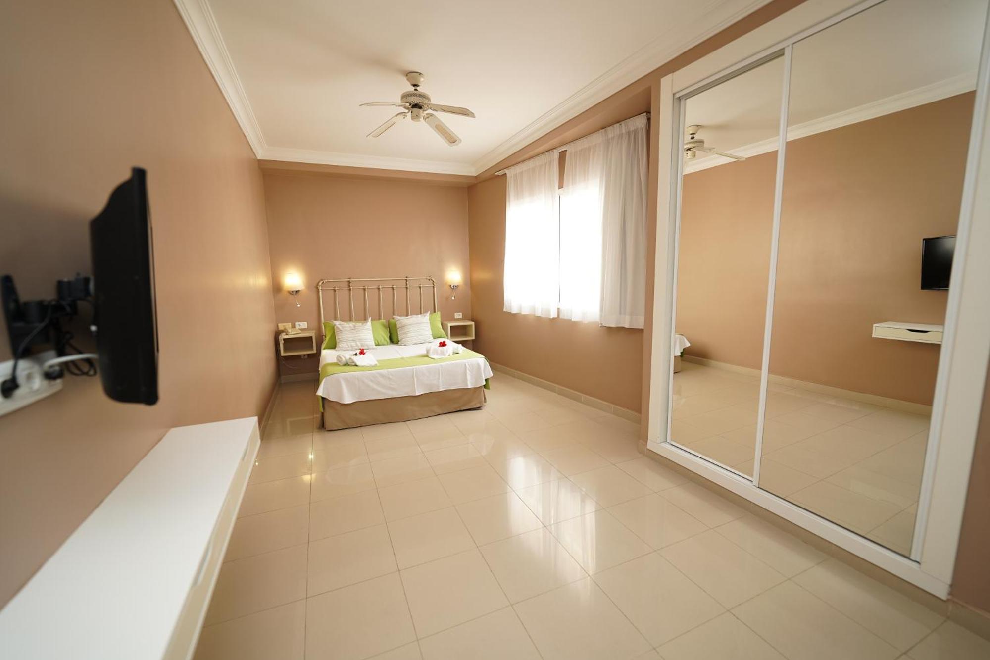โรงแรมอาร์เอ็ฟ แอสโตเรีย - สำหรับผู้ใหญ่เท่านั้น ปูแอร์โตเดลาครูซ ภายนอก รูปภาพ